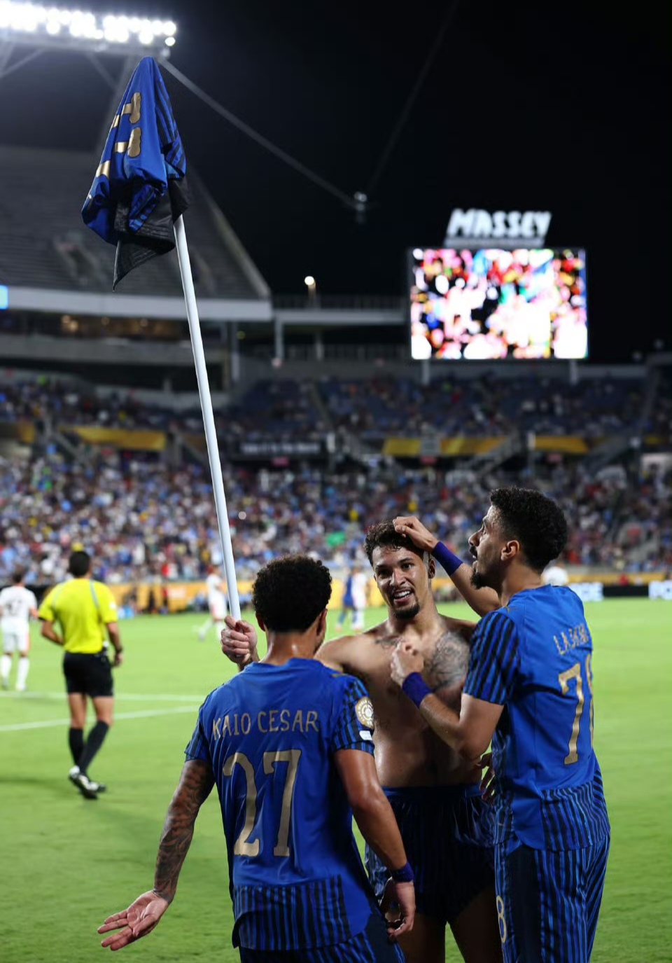 乐鱼-包含赛前体能课后，巴塞罗那豪取连胜备战意大利杯，赛场秩序良好，控场能力受关注的词条