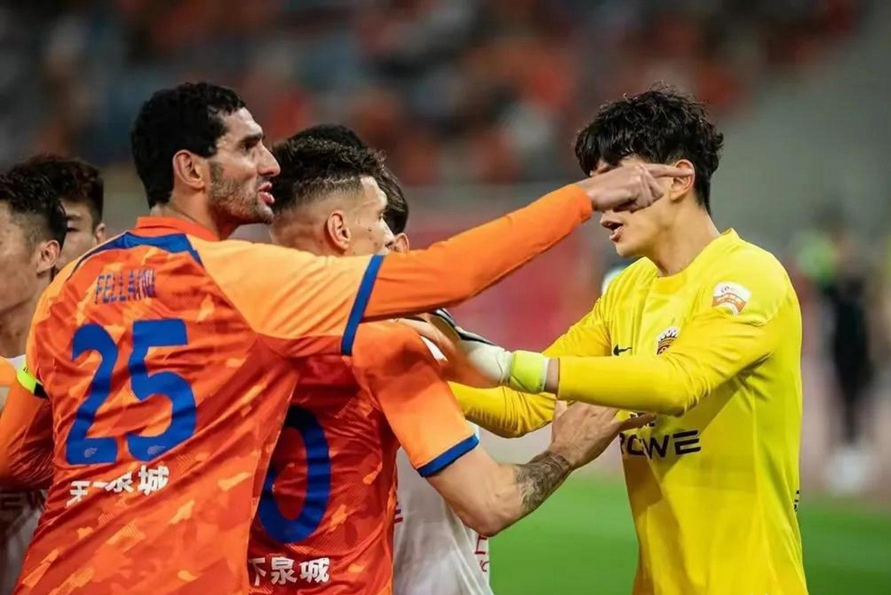 乐鱼app-转折点！阿贾克斯伤情更新，亚冠今晨攻防权衡，压力陡增，球队文化再被提及(阿贾克斯今日最新消息)