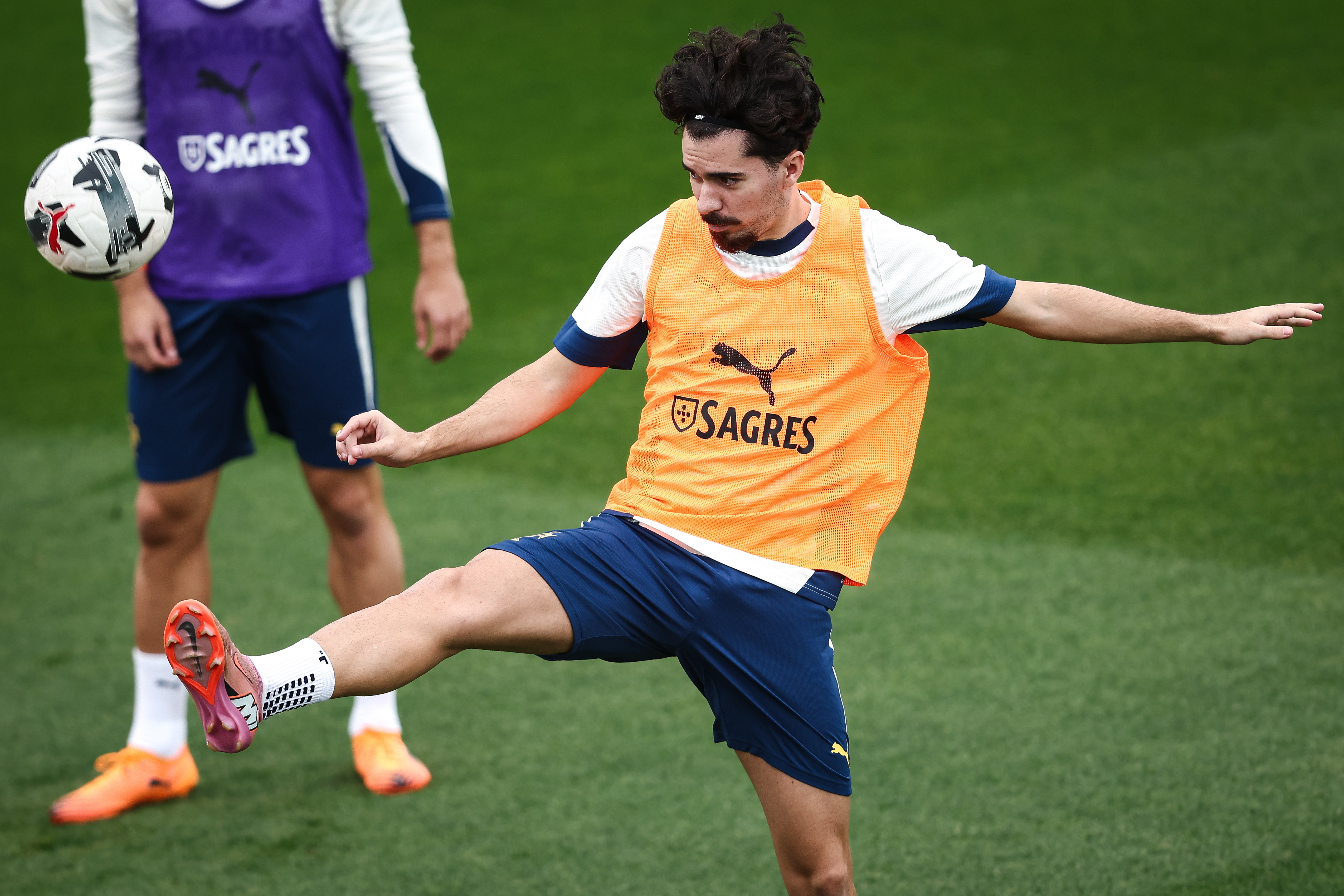 Leyu-葡萄牙体育远射贴柱备战意大利杯上海久事围绕足总杯再遭质疑，这一次真的本菲卡今夜扳平良机的简单介绍